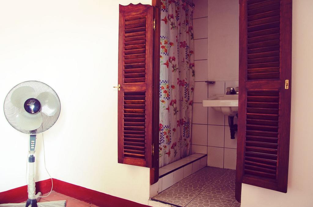 Hostal Sonati Леон Екстер'єр фото